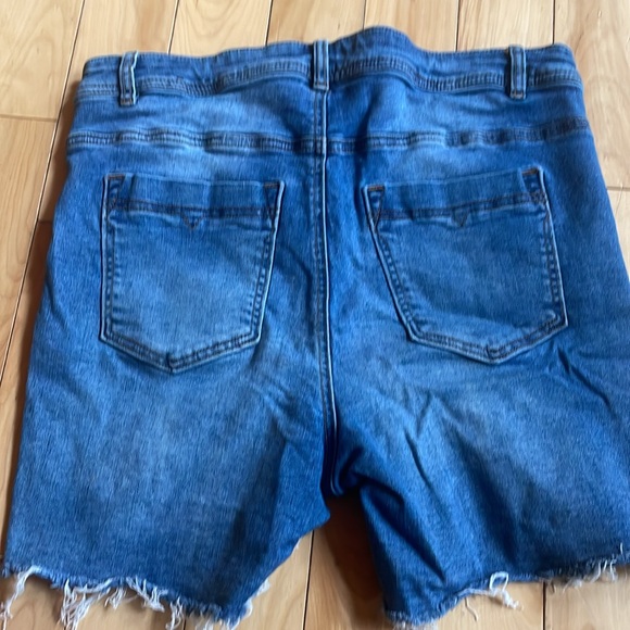 4 for $20 Love and Legend Jean shorts - Picture 3 of 3